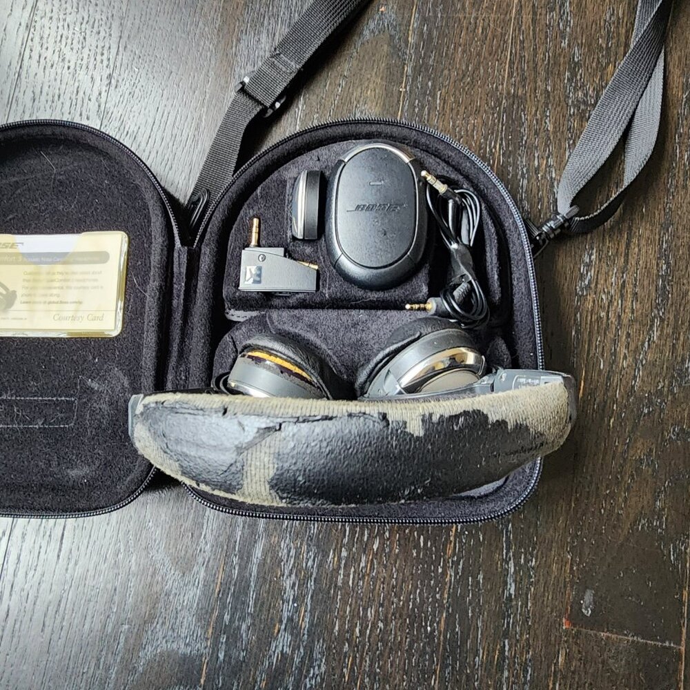 Bose Quiet Comfort 3 Acoustic Noise Cancelling Headphones - Picture 4 of 5